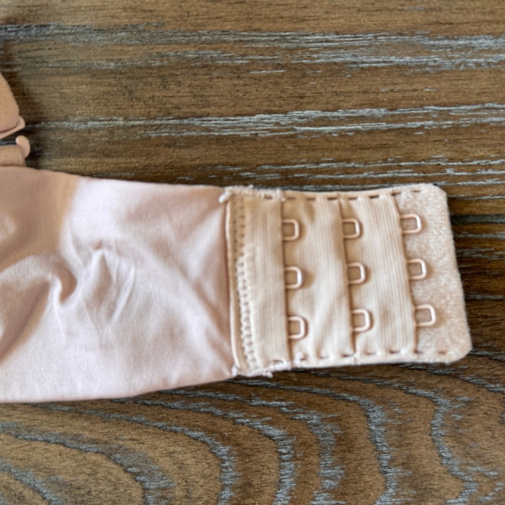 Calvin Klein Light Pink Bra - Picture 5 of 10